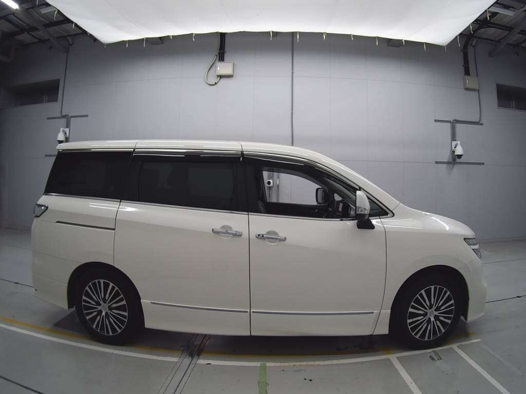 2019 Nissan Elgrand TE52[2]