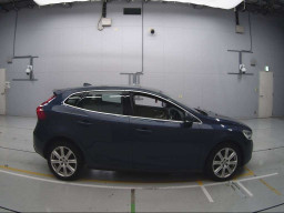 2018 Volvo V40