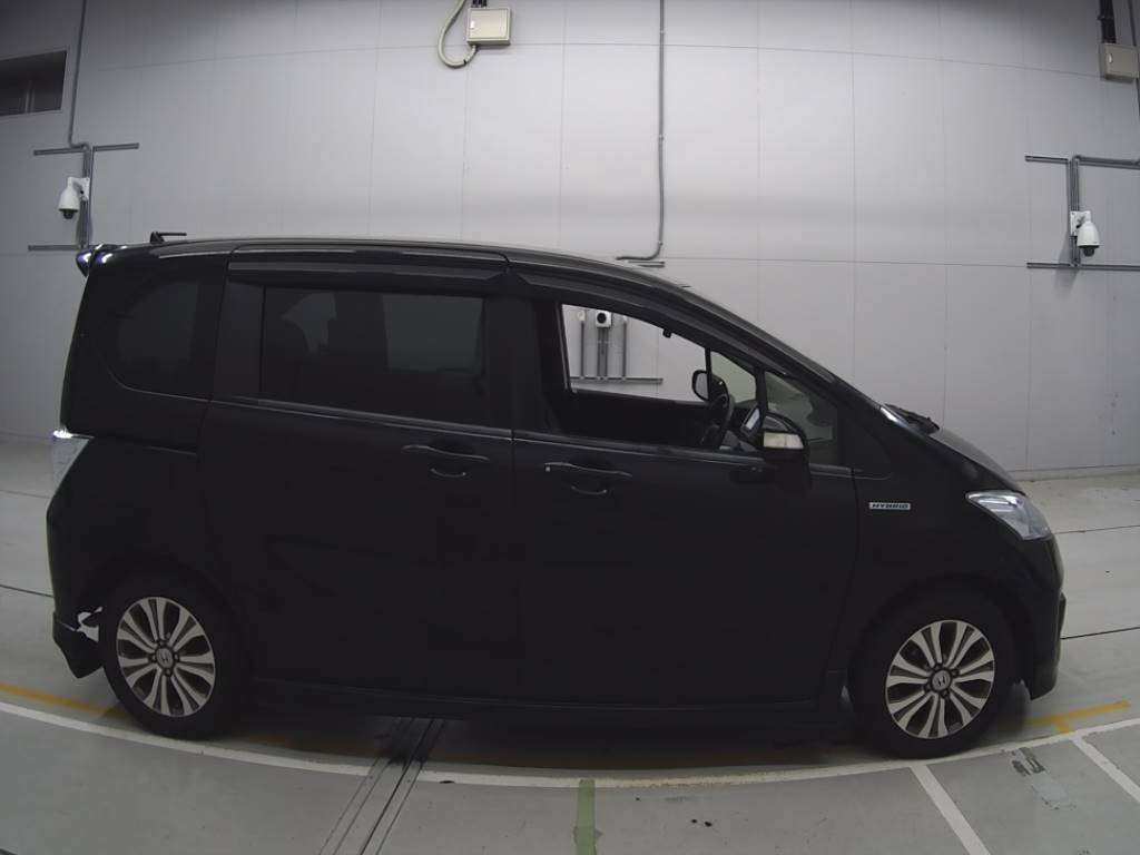 2012 Honda Freed hybrid GP3[2]