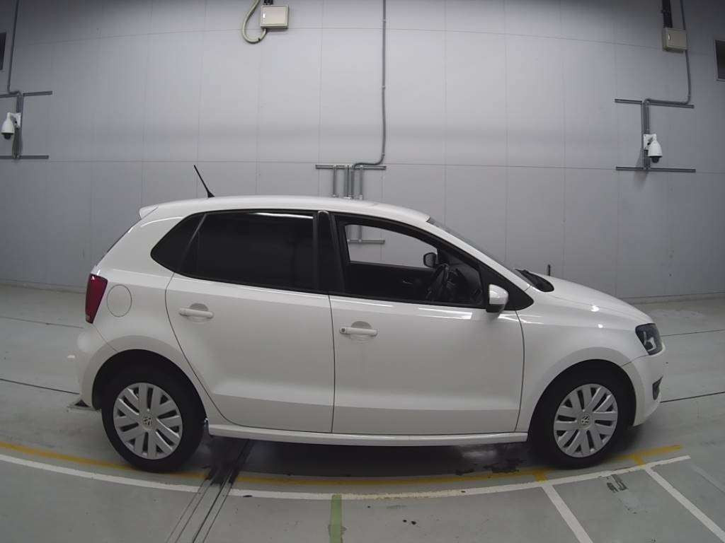 2012 Volkswagen Polo 6RCBZ[2]