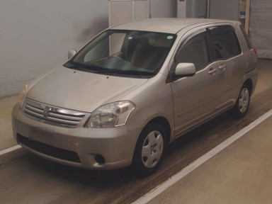 2004 Toyota Raum