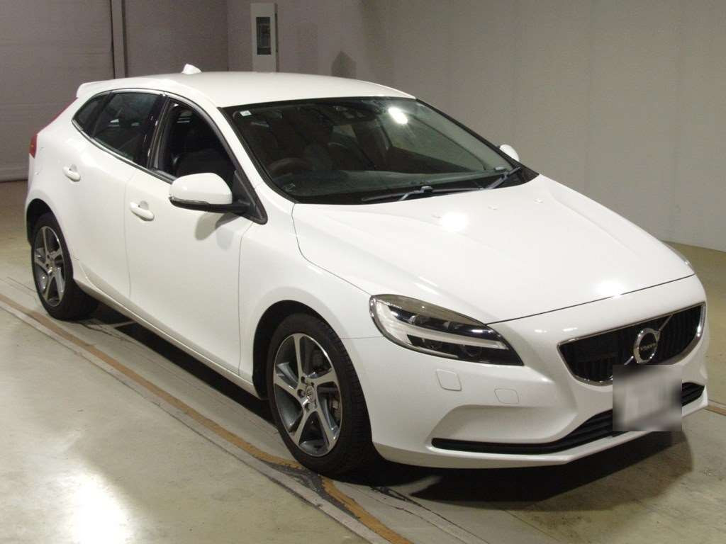 2018 Volvo V40 MD4204T[2]