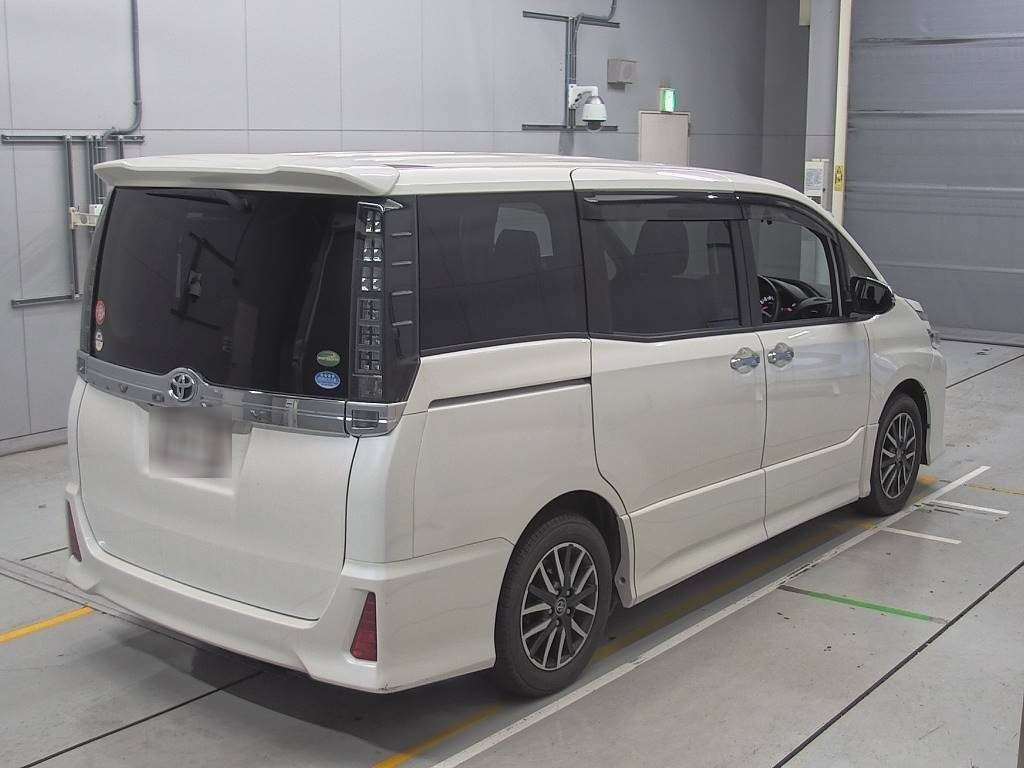 2015 Toyota Voxy ZRR80W[1]