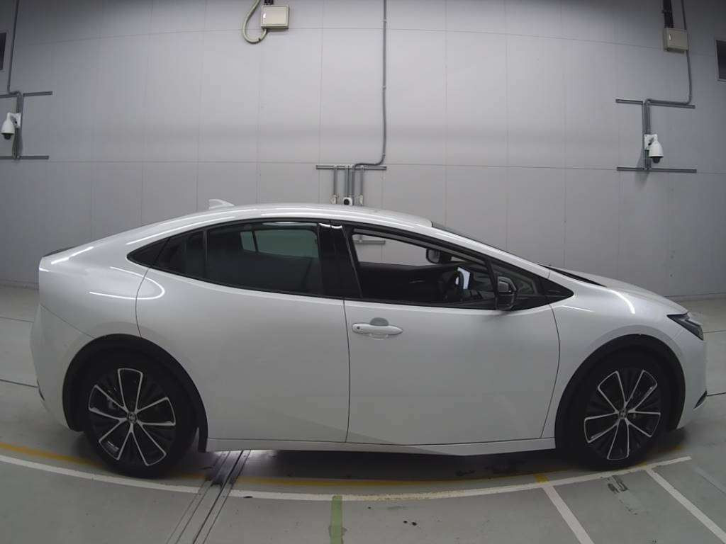 2023 Toyota Prius MXWH65[2]