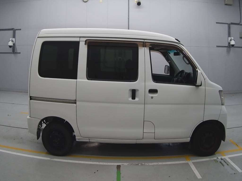 2011 Daihatsu Hijet Cargo S321V[2]