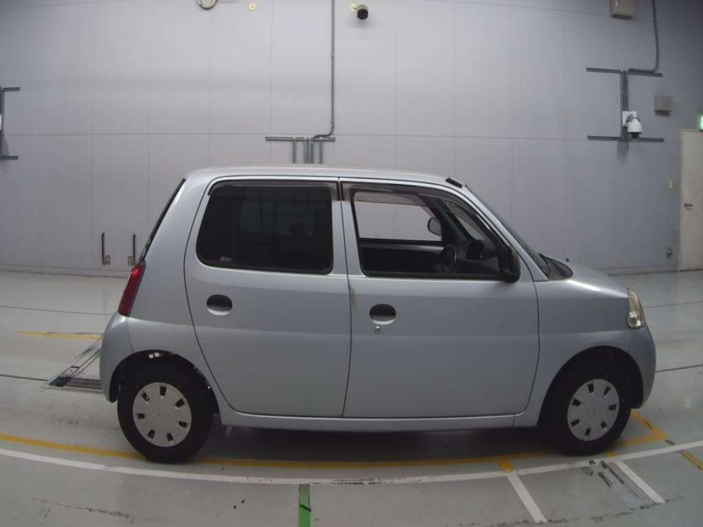 2010 Daihatsu Esse L235S[2]