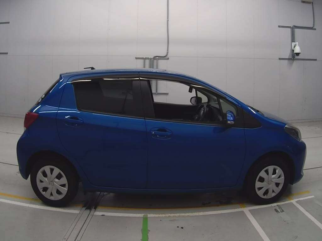 2016 Toyota Vitz KSP130[2]