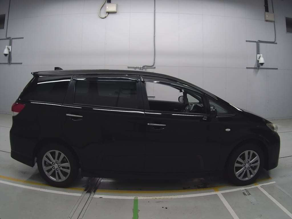 2011 Toyota Wish ZGE20W[2]