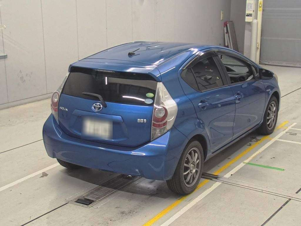 2012 Toyota Aqua NHP10[1]