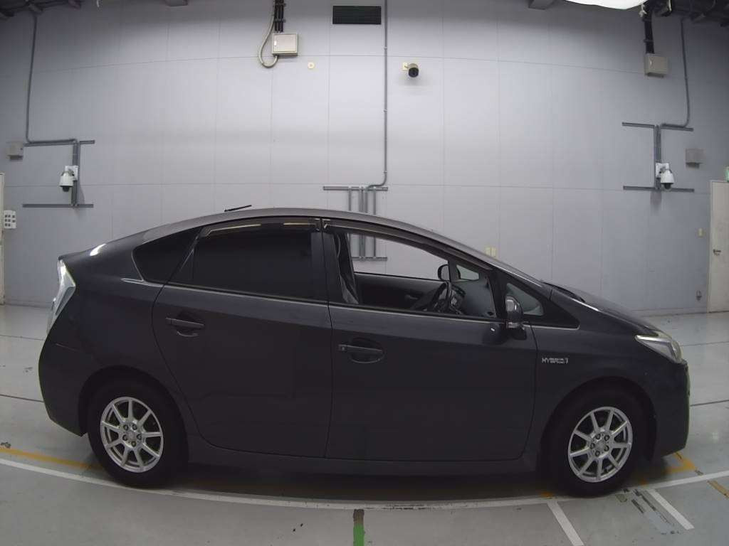 2011 Toyota Prius ZVW30[2]