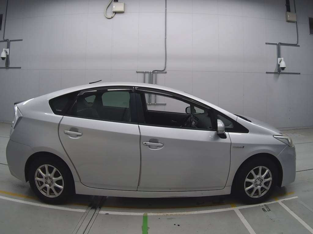 2011 Toyota Prius ZVW30[2]