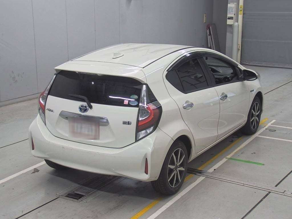 2018 Toyota Aqua NHP10[1]