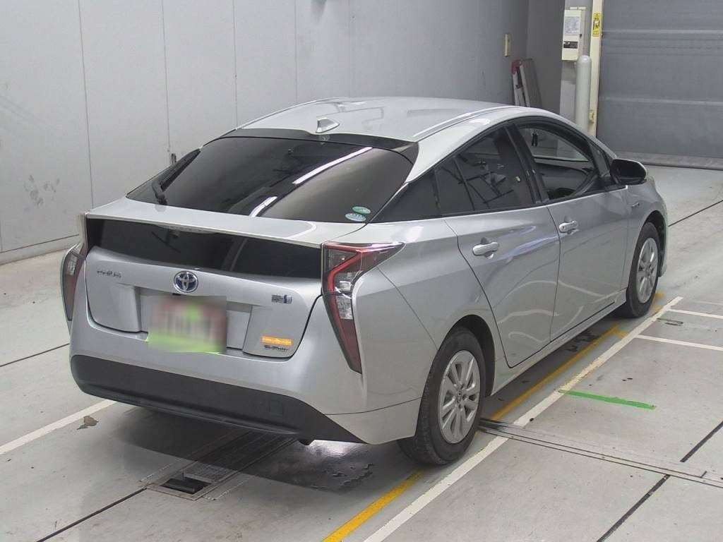 2017 Toyota Prius ZVW55[1]