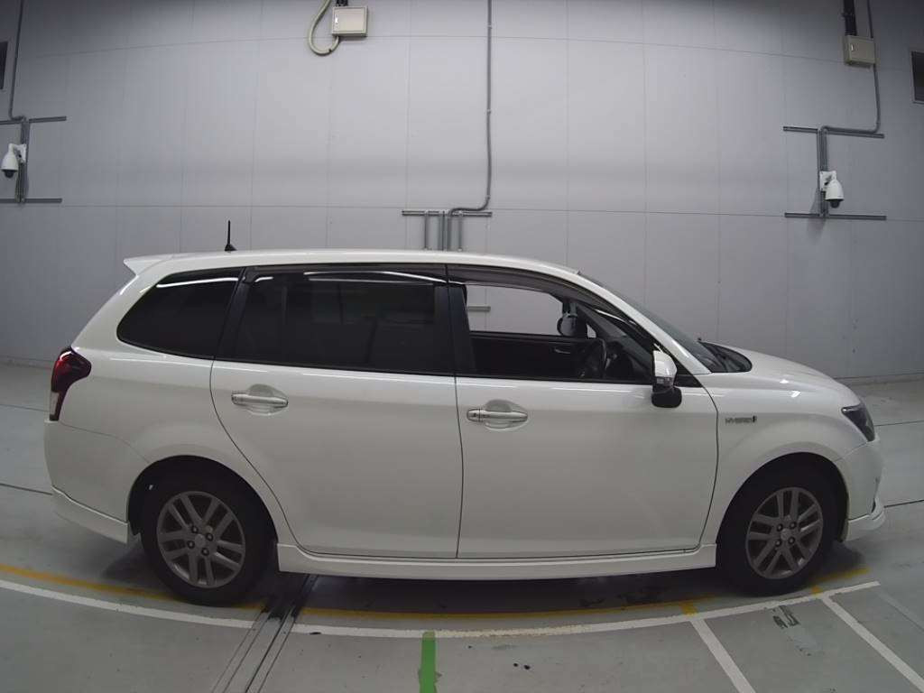 2014 Toyota Corolla Fielder NKE165G[2]