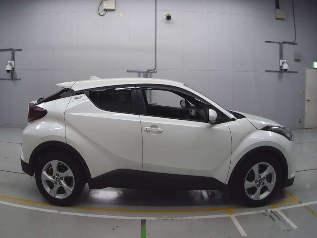 2018 Toyota C-HR NGX10[2]