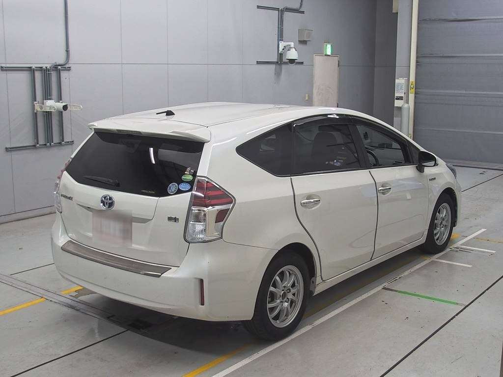 2019 Toyota Prius alpha ZVW41W[1]