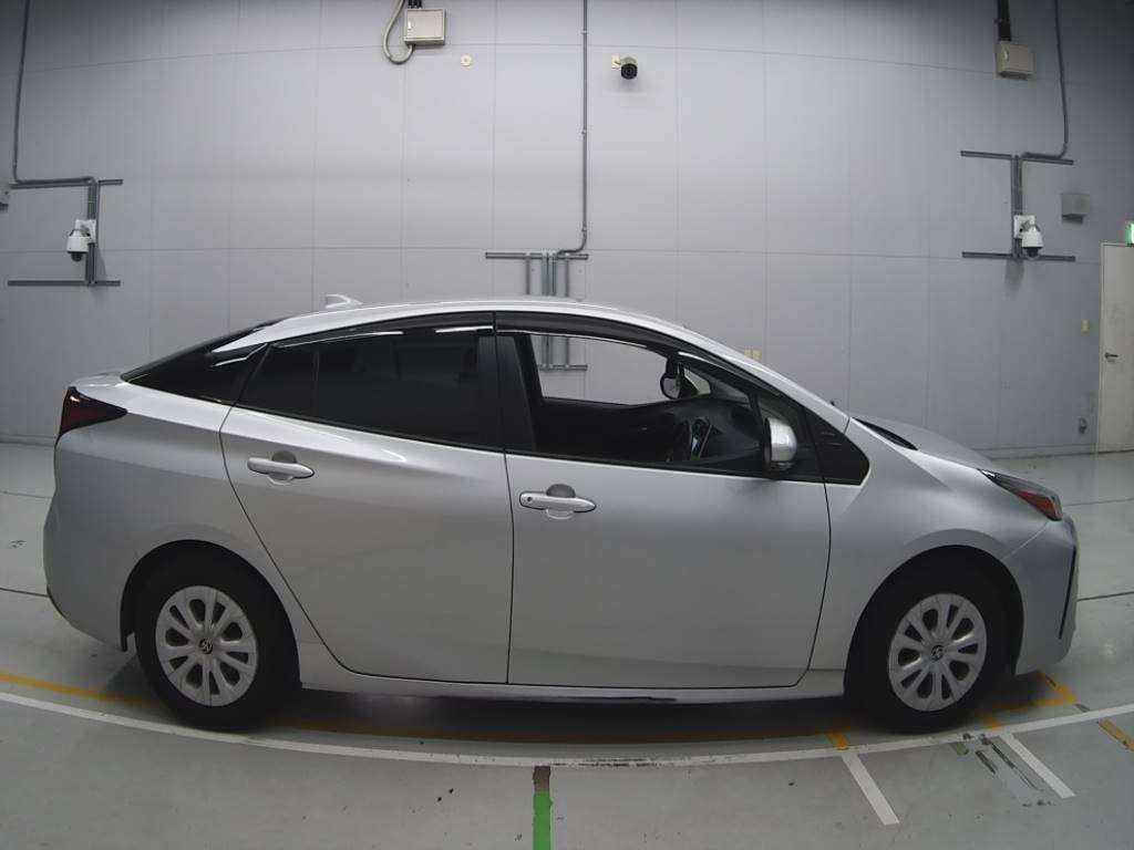 2021 Toyota Prius ZVW51[2]