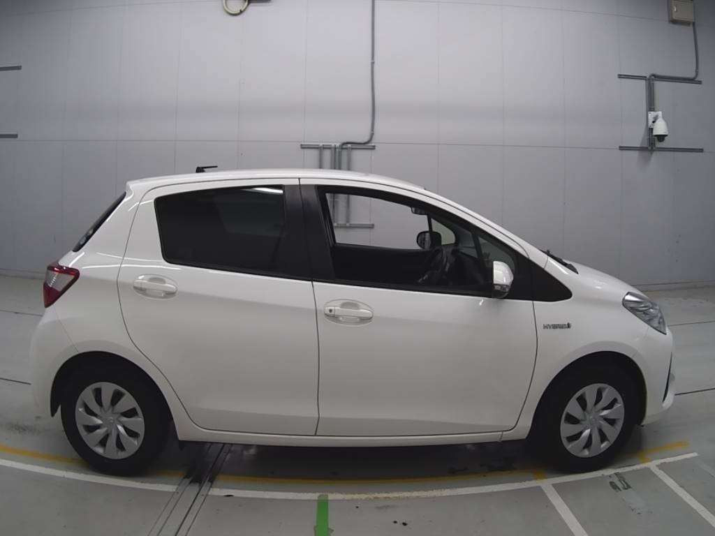 2019 Toyota Vitz NHP130[2]