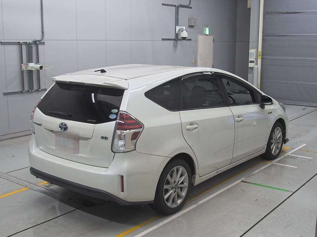 2016 Toyota Prius alpha ZVW41W[1]