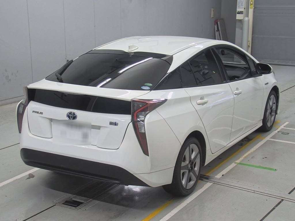 2015 Toyota Prius ZVW50[1]