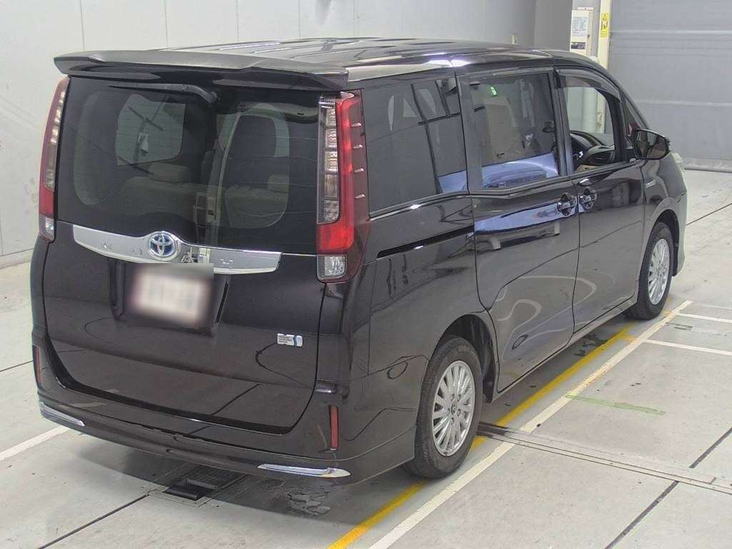 2014 Toyota Noah ZWR80G[1]