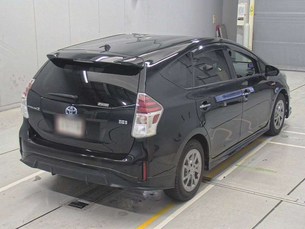 2017 Toyota Prius alpha ZVW41W[1]