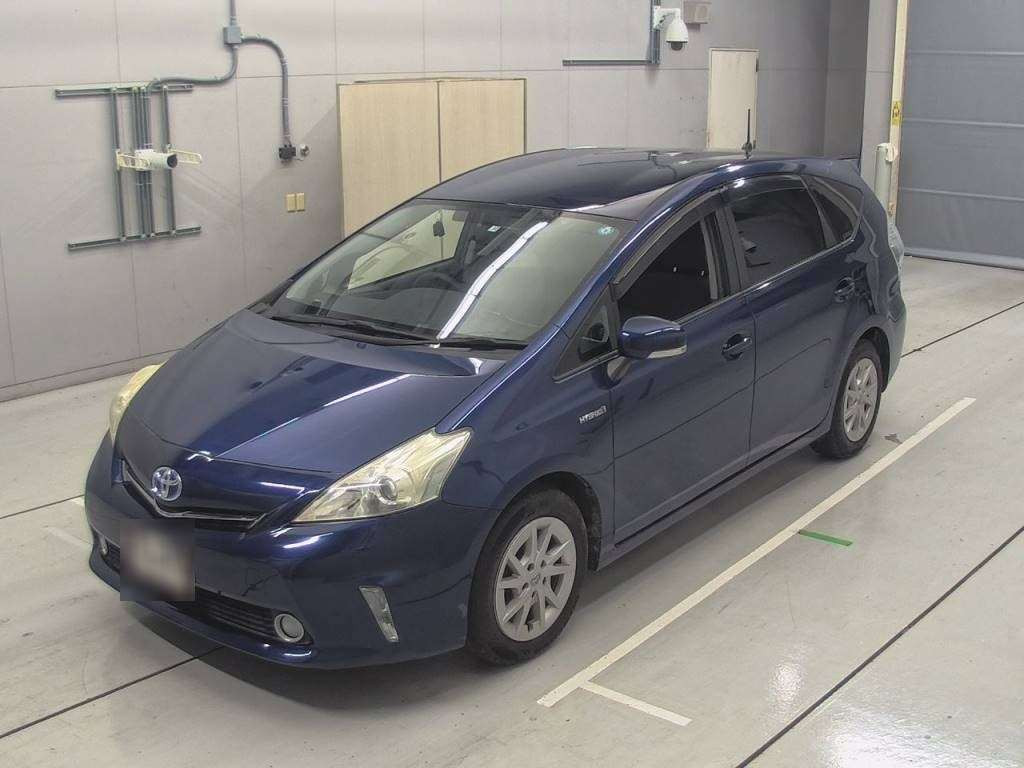 2011 Toyota Prius alpha ZVW41W[0]