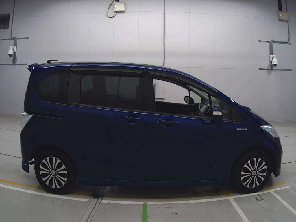 2014 Honda Freed hybrid GP3[2]