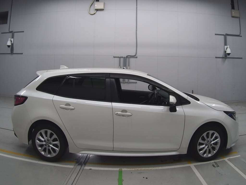 2020 Toyota Corolla Touring Wagon ZRE212W[2]