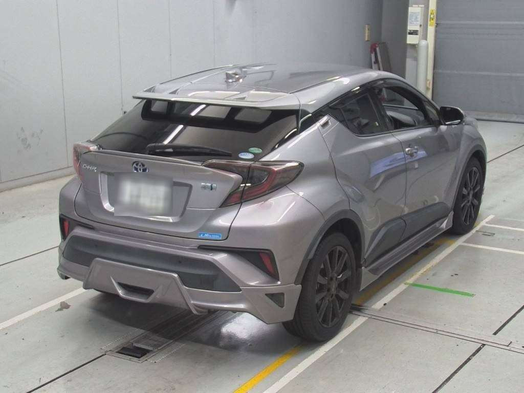 2017 Toyota C-HR ZYX10[1]