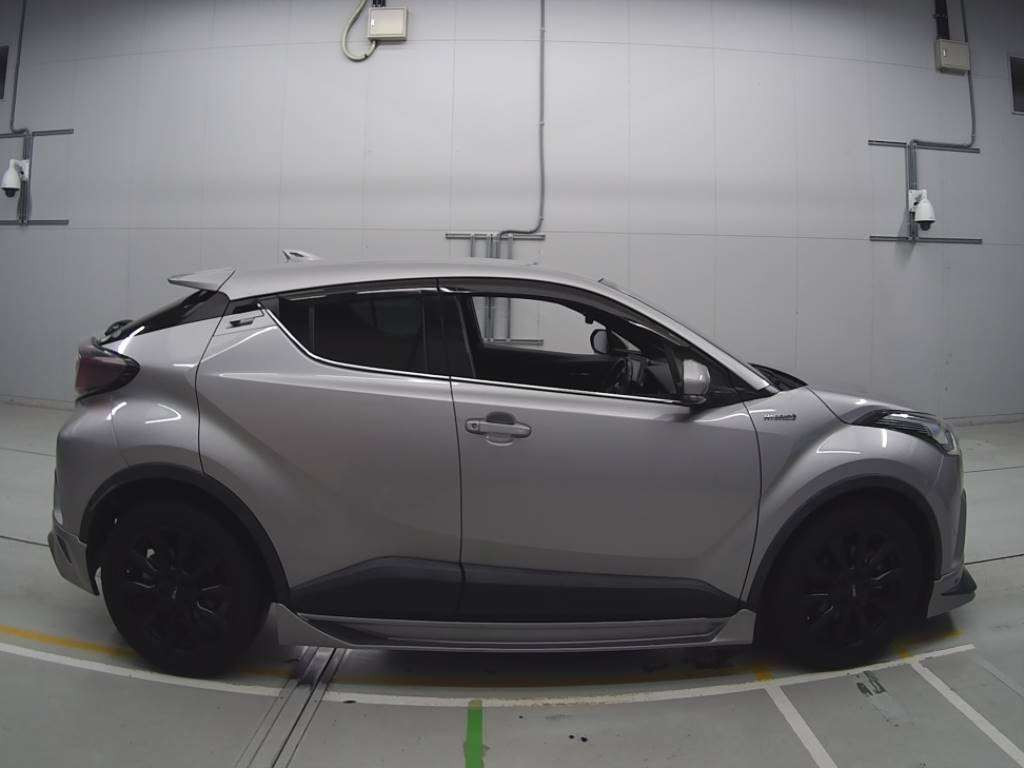 2017 Toyota C-HR ZYX10[2]