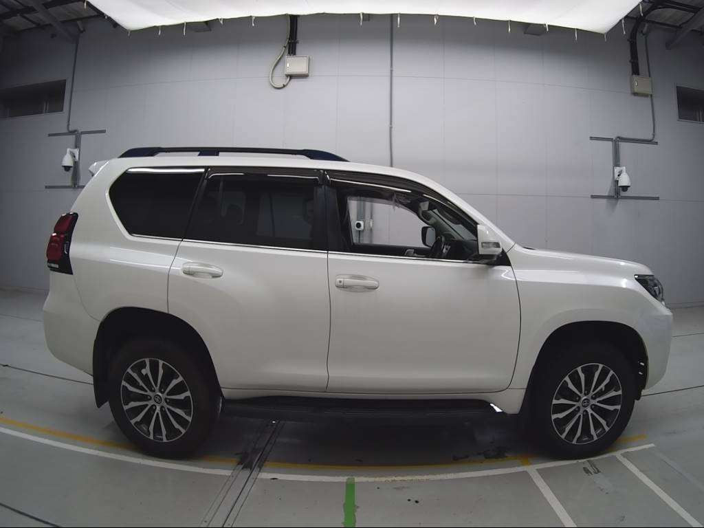 2018 Toyota Land Cruiser Prado GDJ150W[2]