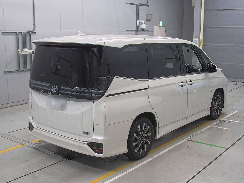 2022 Toyota Voxy ZWR90W[1]