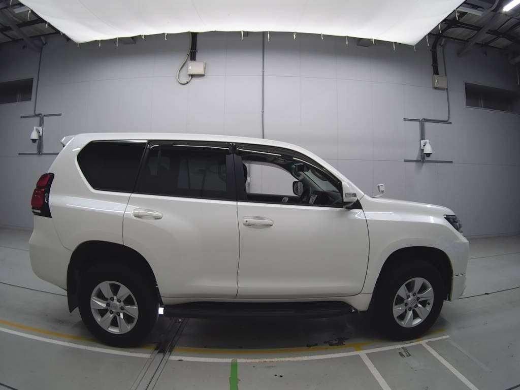 2021 Toyota Land Cruiser Prado TRJ150W[2]