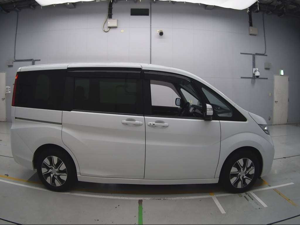 2017 Honda Step WGN RP1[2]