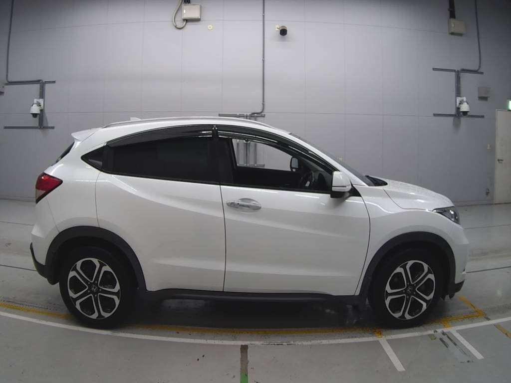 2015 Honda VEZEL RU1[2]