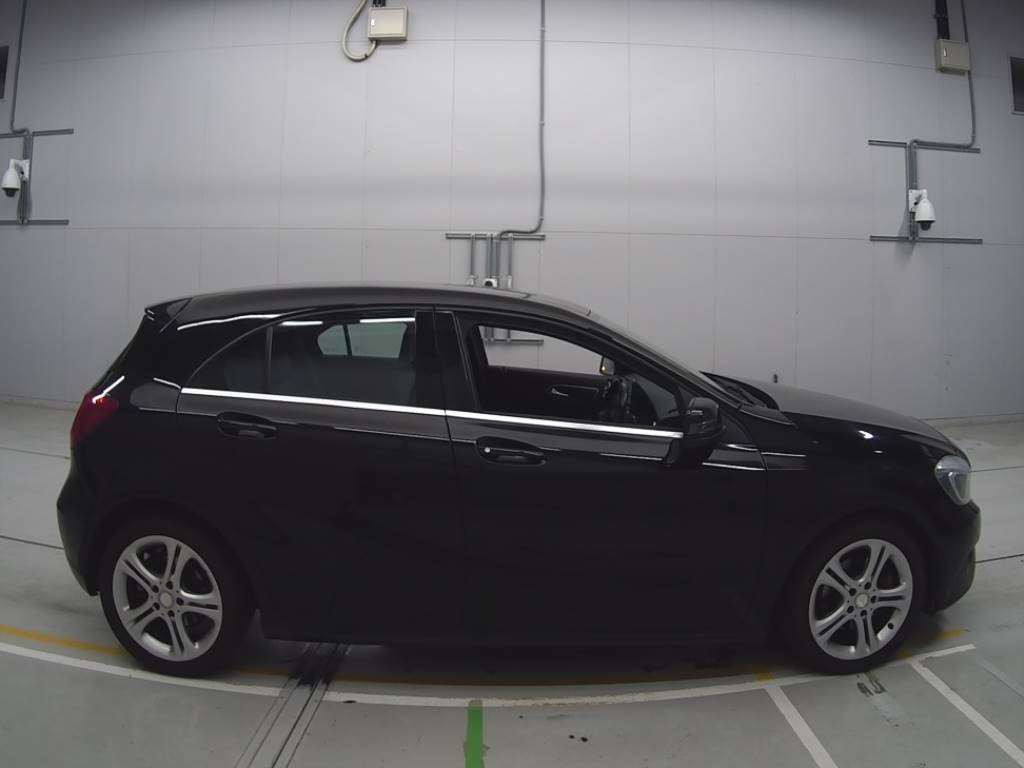 2013 Mercedes Benz A-Class 176042[2]