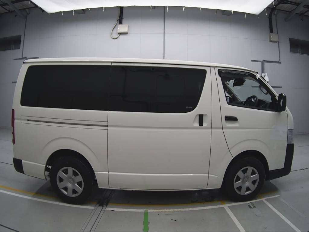 2022 Toyota Hiace Van GDH201V[2]