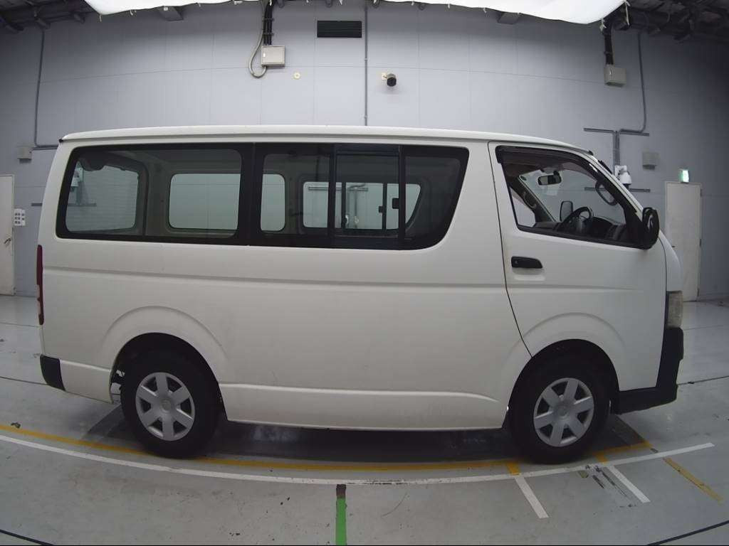 2010 Toyota Hiace Van TRH200V[2]