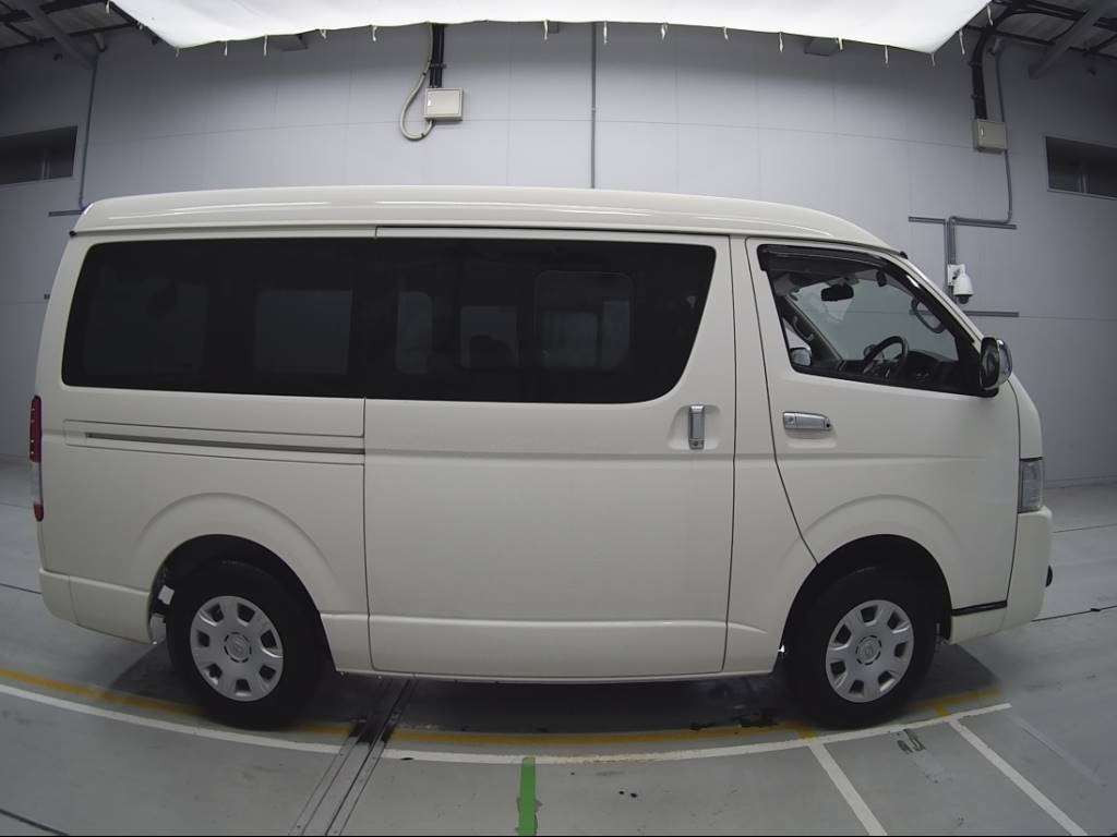 2017 Toyota Regiusace Van TRH216K[2]