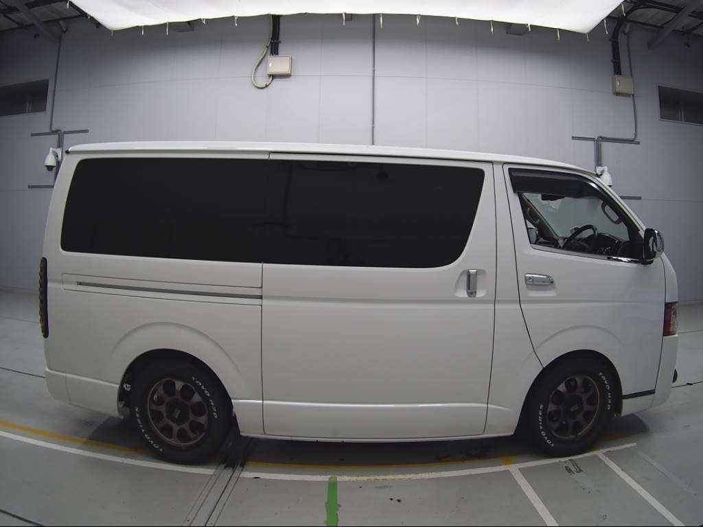 2017 Toyota Hiace Van KDH201V[2]