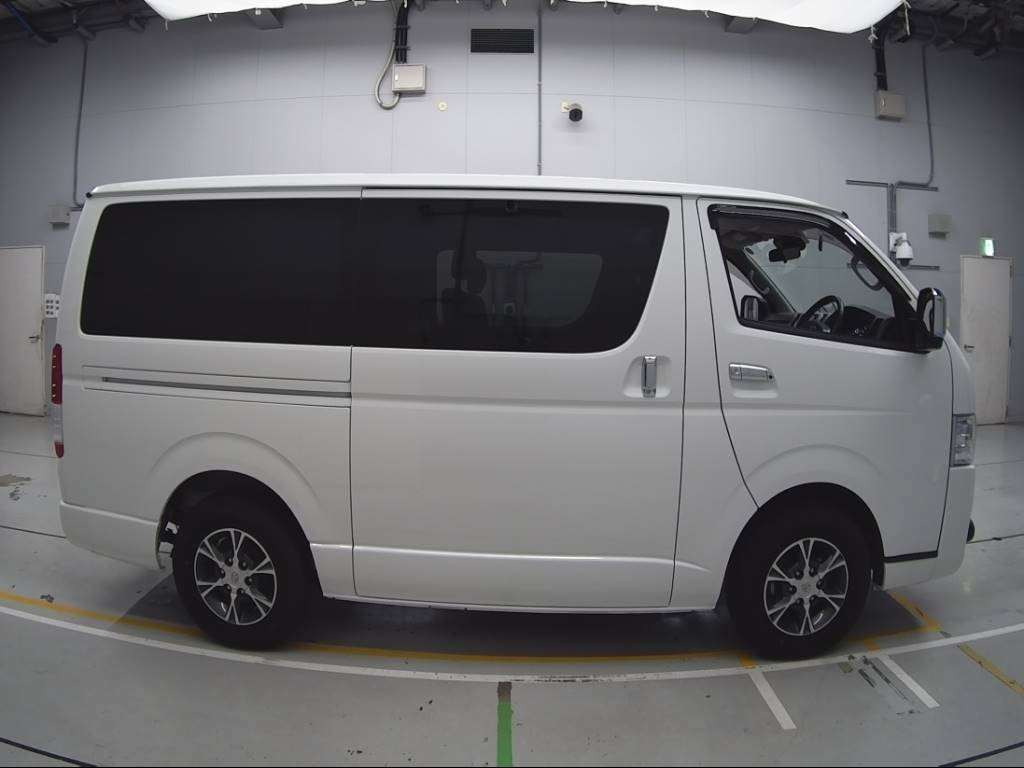 2021 Toyota Hiace Van GDH201V[2]