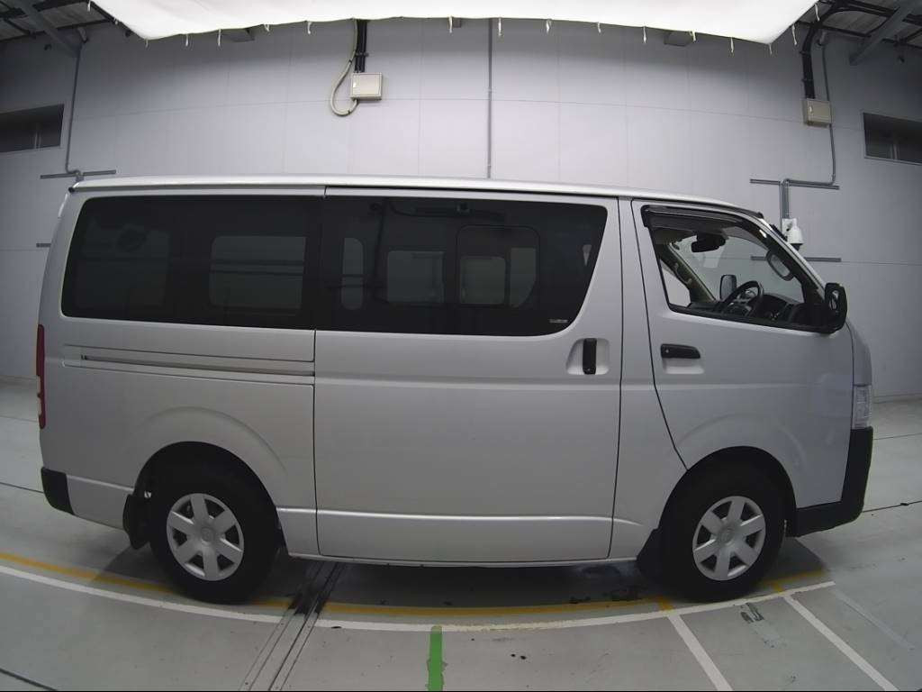 2019 Toyota Hiace Van GDH201V[2]