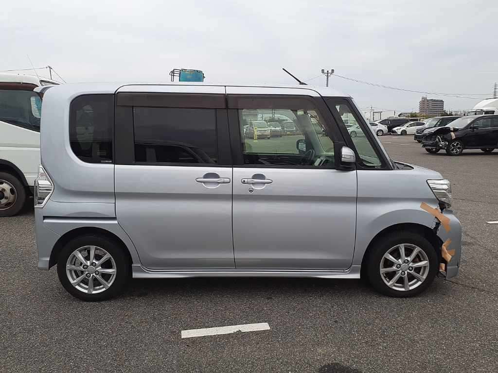 2017 Daihatsu Tanto LA600S[2]