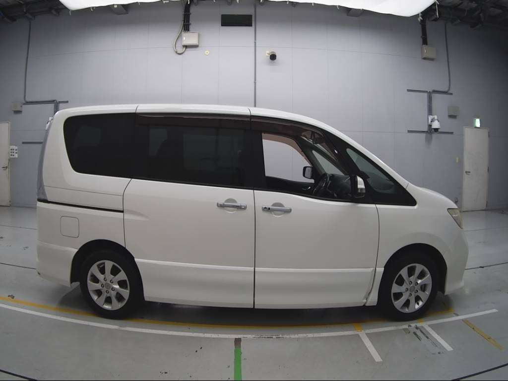 2011 Nissan Serena FC26[2]