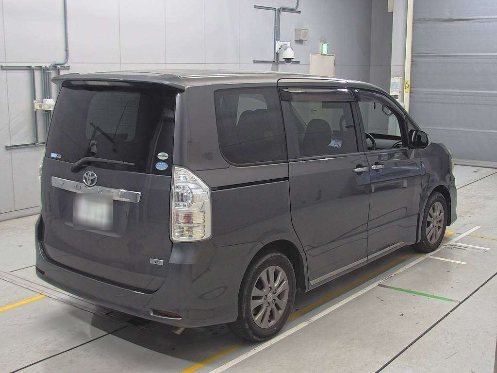 2012 Toyota Voxy ZRR70W[1]