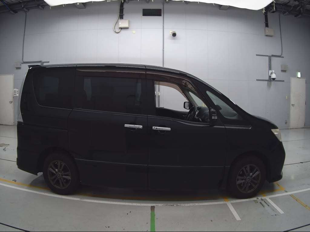 2011 Nissan Serena FC26[2]