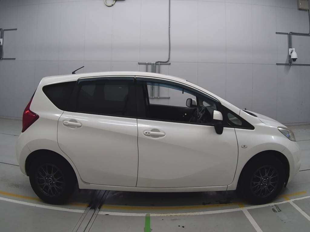 2013 Nissan Note E12[2]