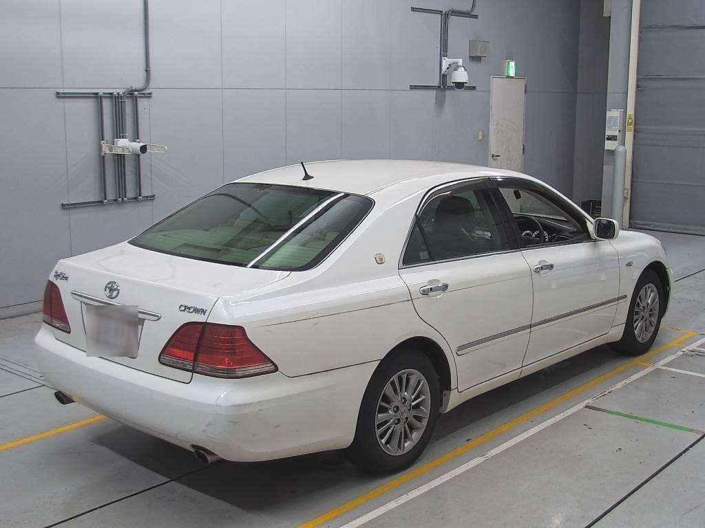 2005 Toyota Crown GRS180[1]