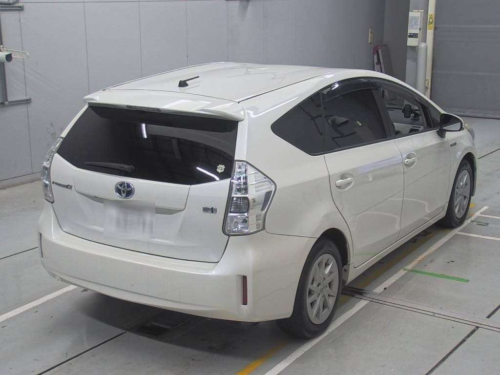 2012 Toyota Prius alpha ZVW41W[1]